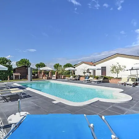 Sleeps 4 Pool Air Con Wifi *