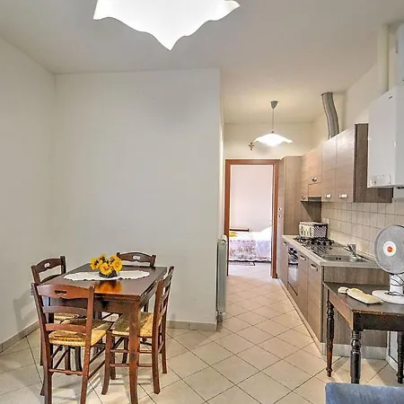 Sleeps 4 Pool Air Con Wifi 公寓