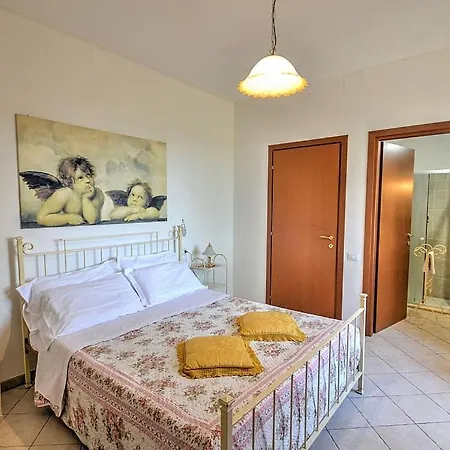 Sleeps 4 Pool Air Con Wifi 公寓 *