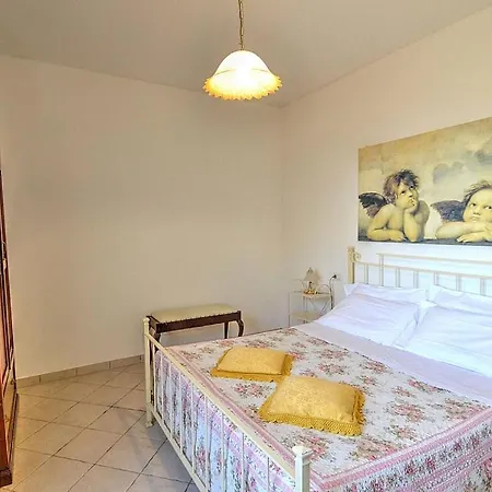 Sleeps 4 Pool Air Con Wifi 公寓